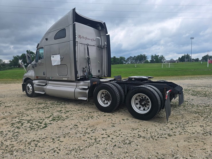 2010-kenworth-t2000-image-9