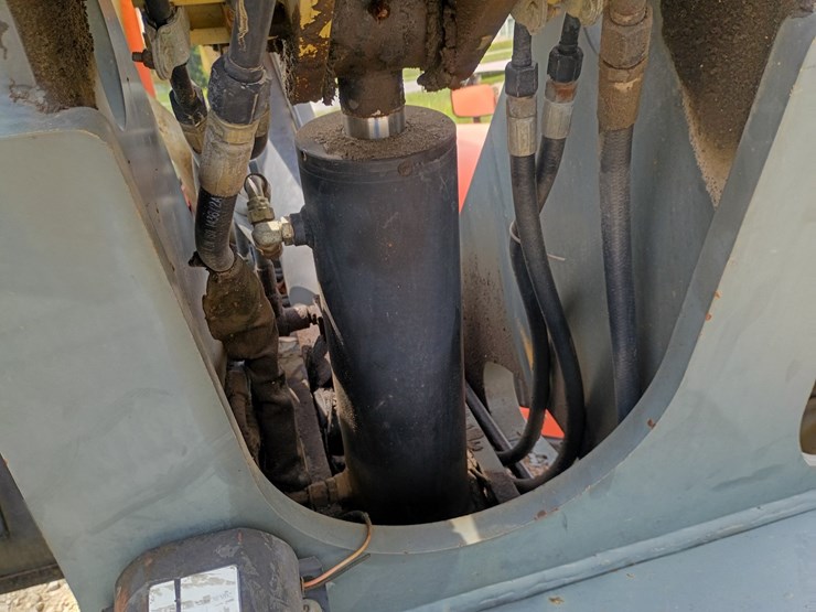2004-jlg-g6-42a-image-56
