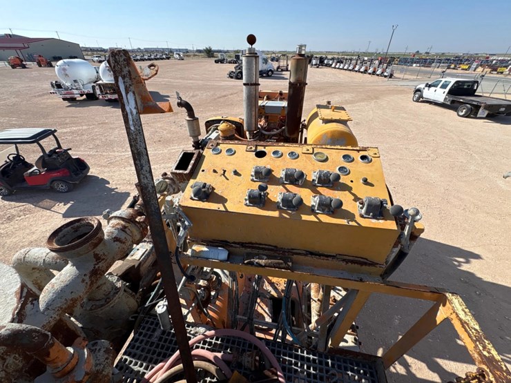 national-oilwell-p17-t/a-cement-pump-trailer-image-13