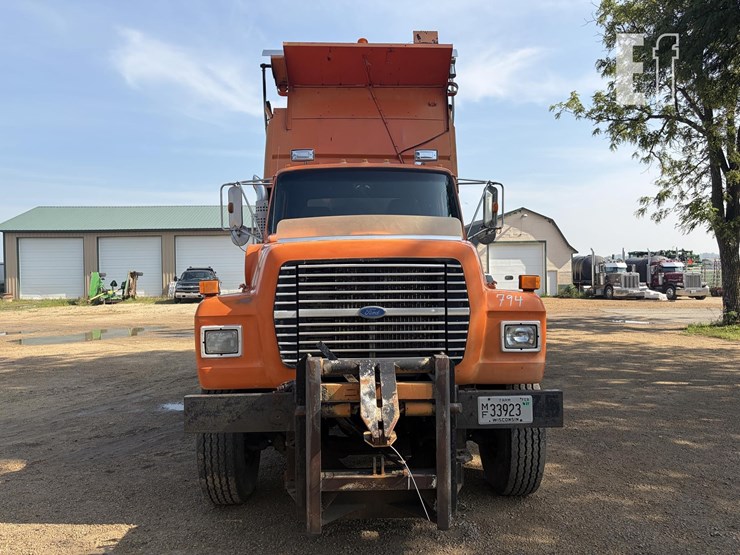 1996-ford-lt9000-image-8
