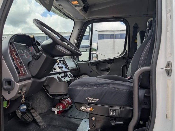2012-freightliner-m2-stakebed-truck-image-14