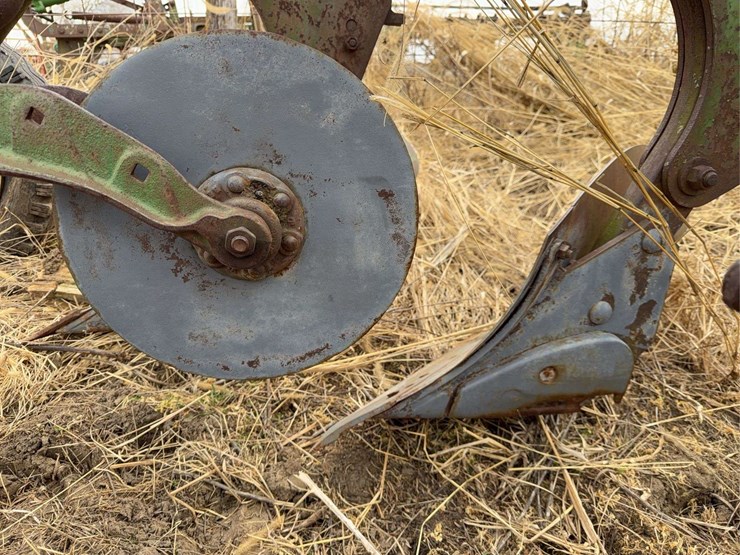 john-deere-pull-type-four-bottom-plow-image-24