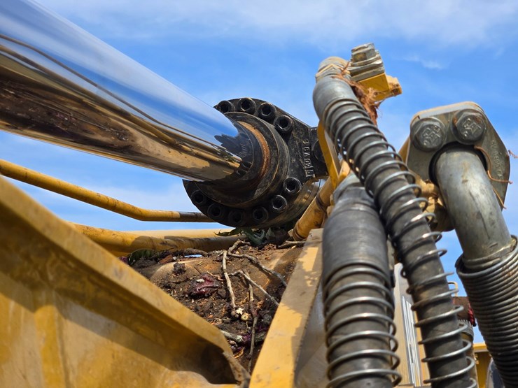 2019-caterpillar-320-image-111