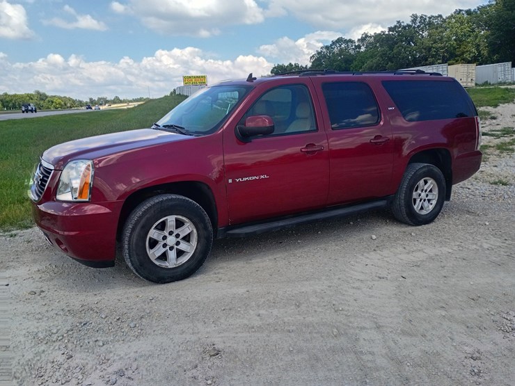 2009-gmc-yukon-xl-image-2