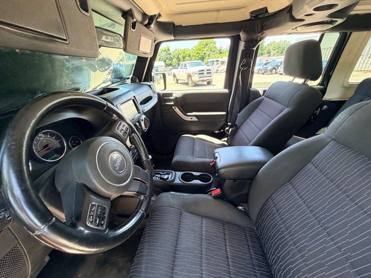 2011-jeep-wrangler-image-36