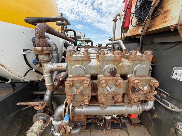 2017-kenworth-t880-image-19