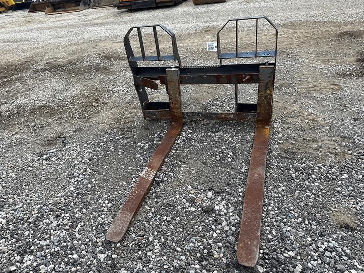 bobcat-48"-hd-skid-steer-forks-image-1