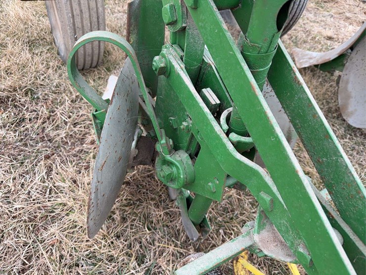 john-deere-two-row-pull-type-planter-image-18