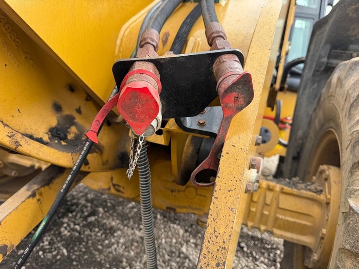2019-caterpillar-908m-image-10
