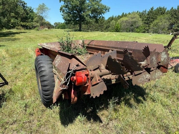 new-holland-manure-spreader-image-4