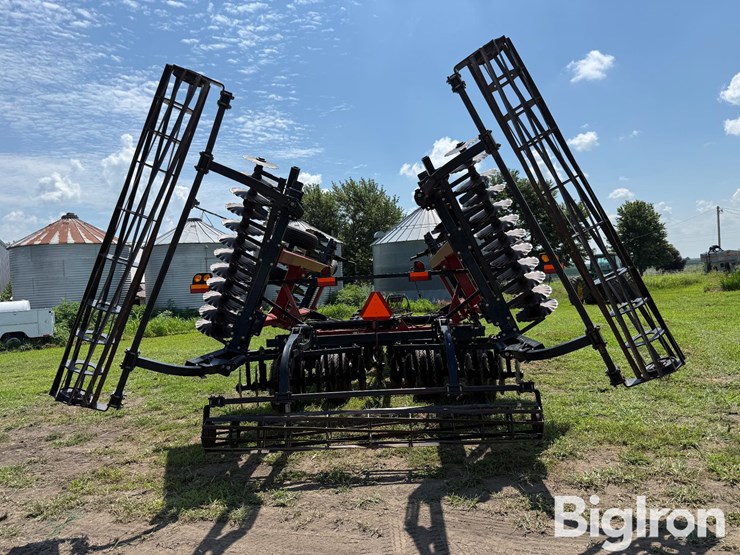 case-ih-330-image-6