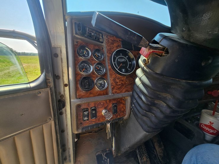 2002-kenworth-w900-image-53