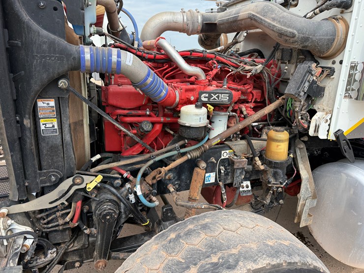 2019-peterbilt-389-image-46
