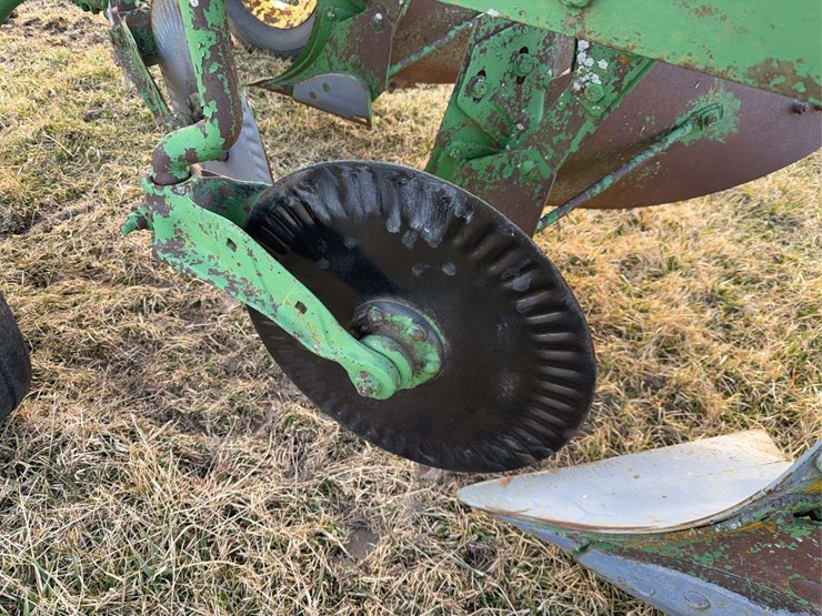 john-deere-pull-type-two-bottom-plow-image-39