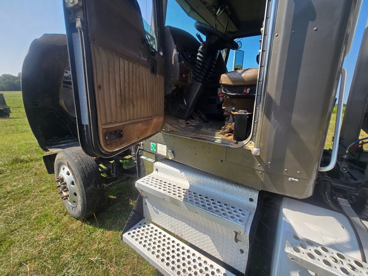 2002-kenworth-w900-image-40