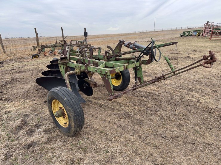 john-deere-pull-type-four-bottom-plow-image-7