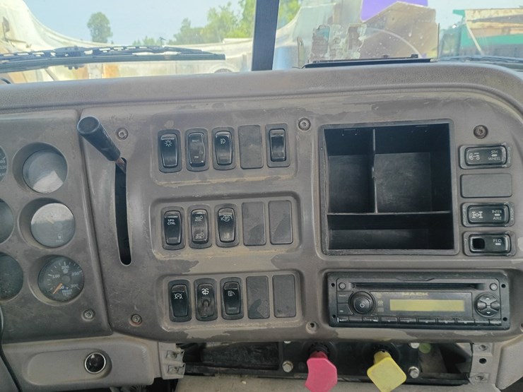 2007-mack-chn613-image-54