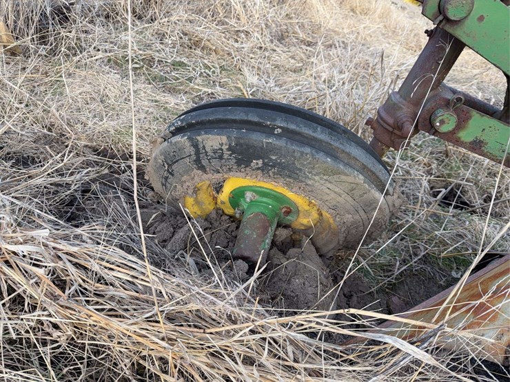 john-deere-pull-type-three-bottom-plow-image-28
