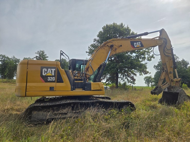2019-caterpillar-320-image-16