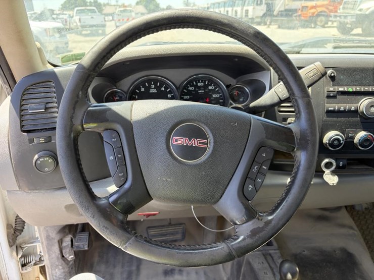 2012-gmc-sierra-2500-image-16