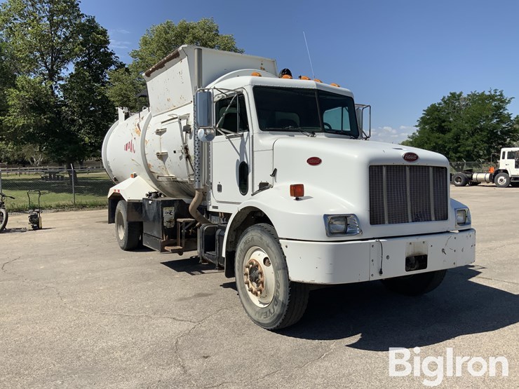 2004-peterbilt-330-image-3