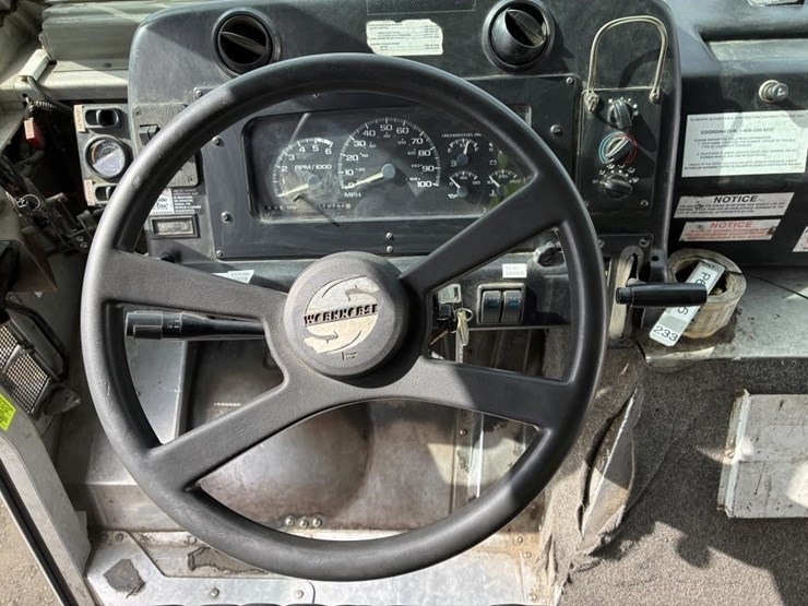 2002-workhorse-p42-image-21