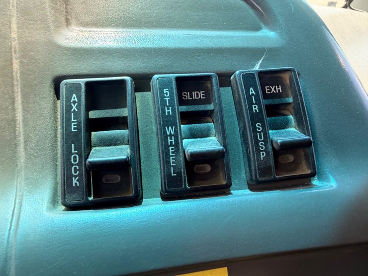 1996-ford-at9513-image-153