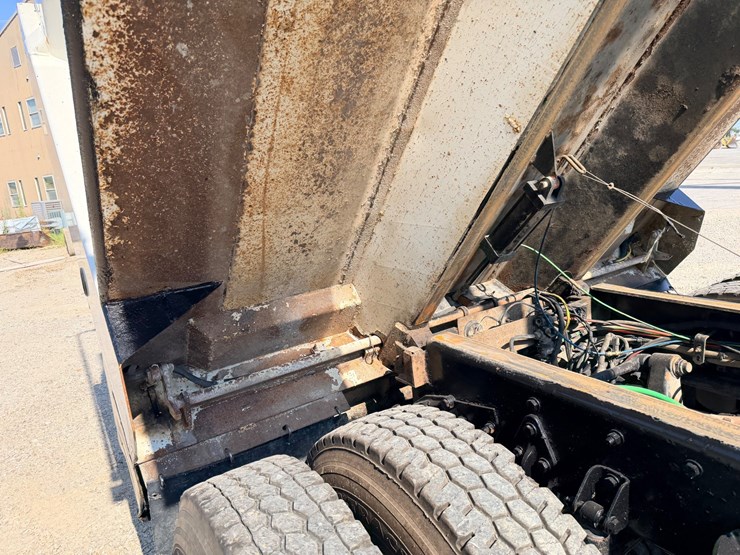 2016-western-star-4700-image-54