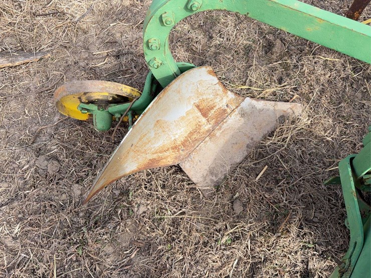 john-deere-pull-type-two-bottom-plow-image-14
