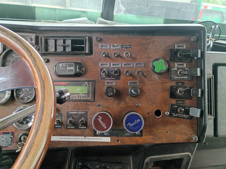 1997-peterbilt-379-image-53