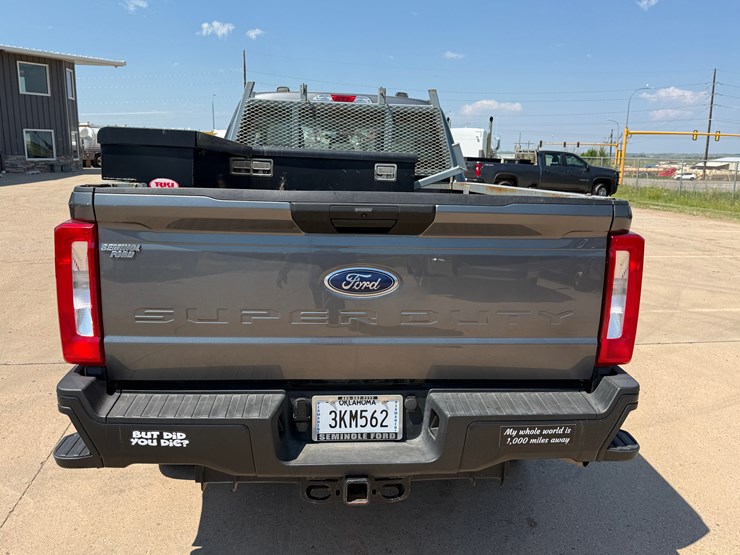 2023-ford-f250-image-8