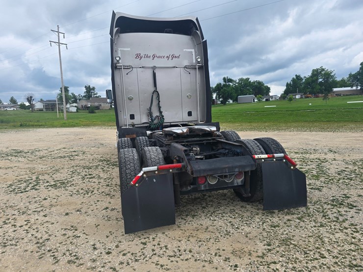 2010-kenworth-t2000-image-12