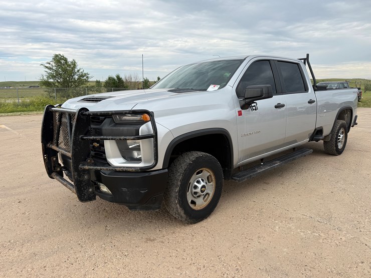 2021-chevrolet-silverado-2500hd-image-2