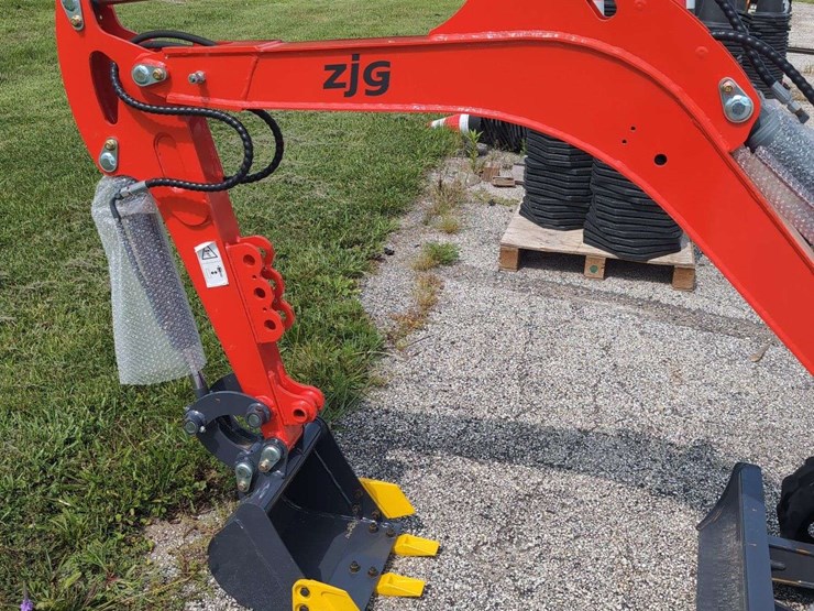 zjg-mini-excavator-zj-12-(red)-non--running-please-inspect-before-bidding-image-2