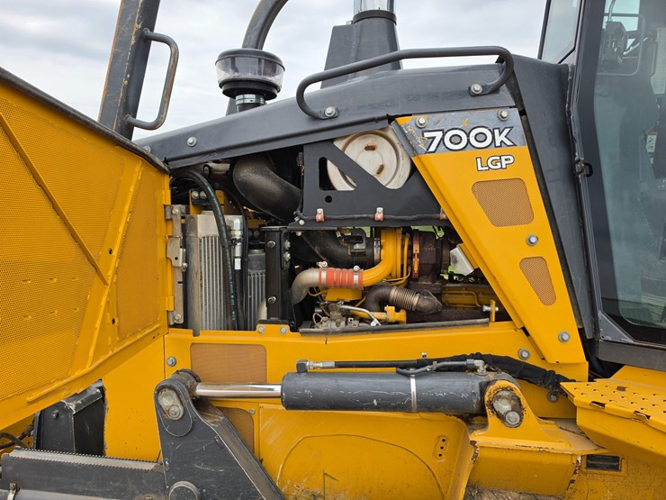 2015-deere-700k-image-16