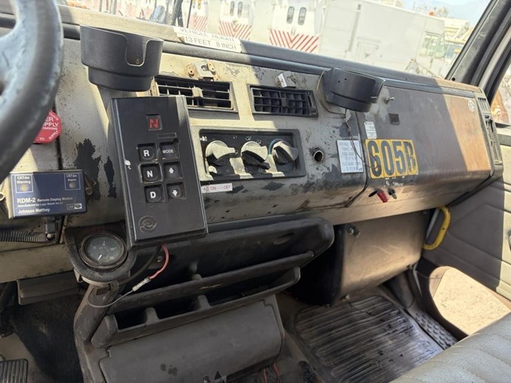 2000-freightliner-fl80-image-42