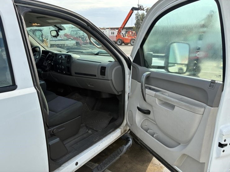 2012-gmc-sierra-2500-image-10