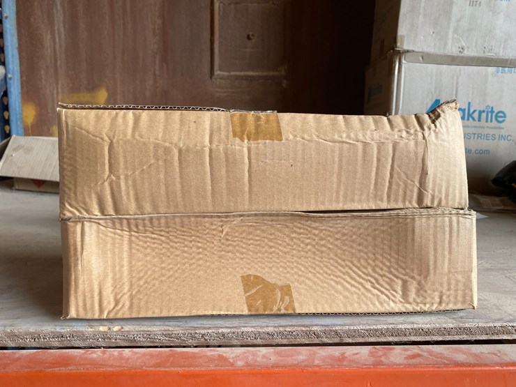 #39188-•-(2)-boxes-of-claw-hammers-image-3