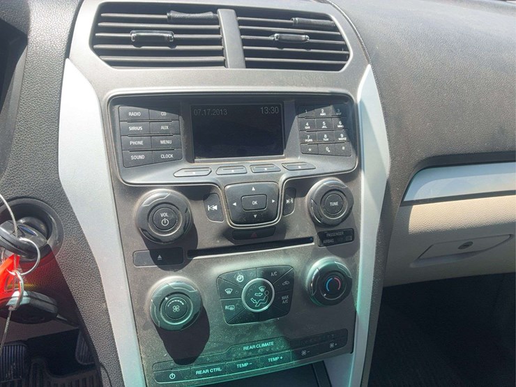 2012-ford-explorer-image-15