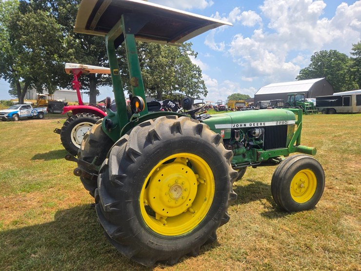 john-deere-2240-image-9