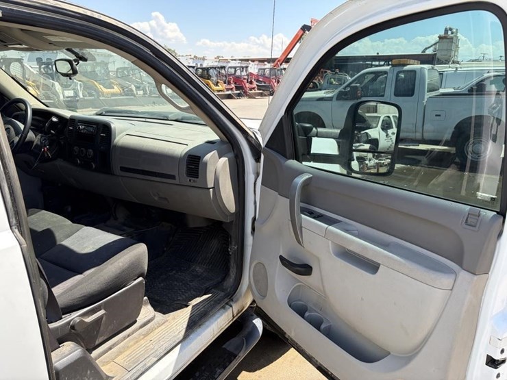 2012-gmc-sierra-3500-image-21