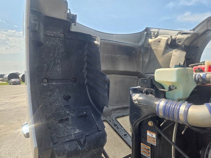 2018-kenworth-t680-image-37