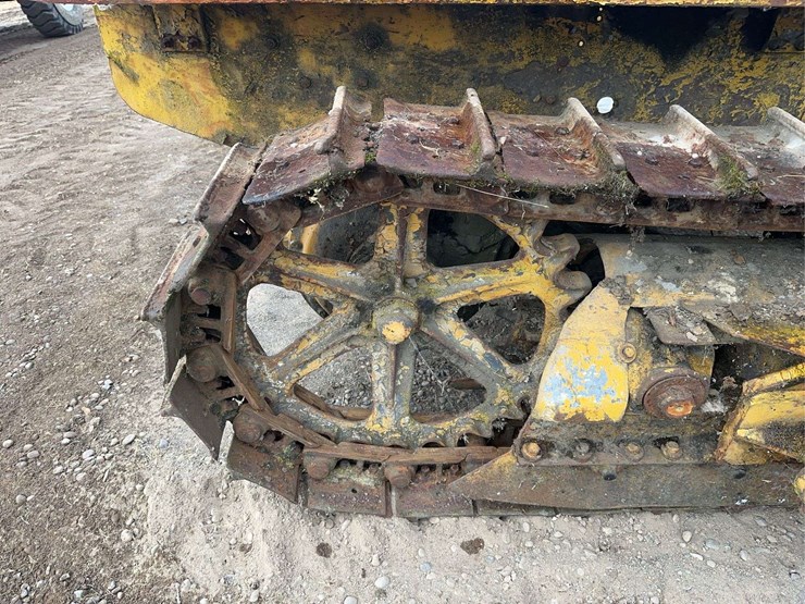 caterpillar-fifteen-image-51