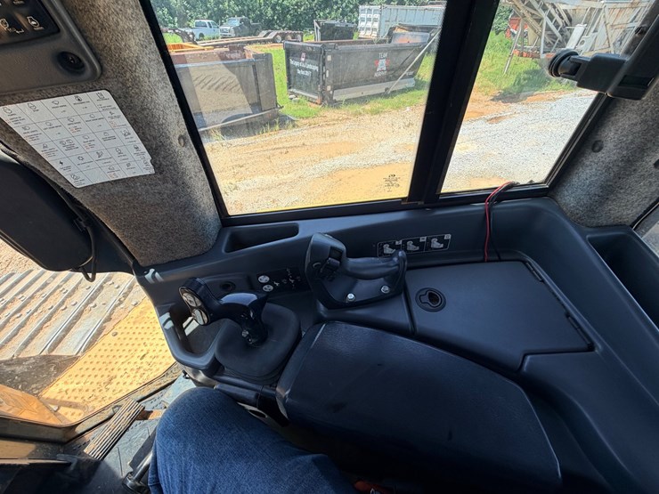 2017-deere-950k-image-40
