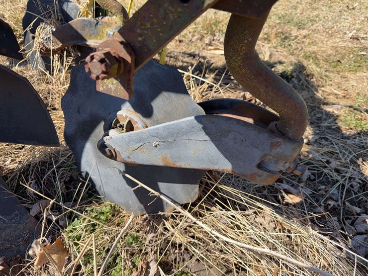 john-deere-three-point-two-bottom-plow-image-8