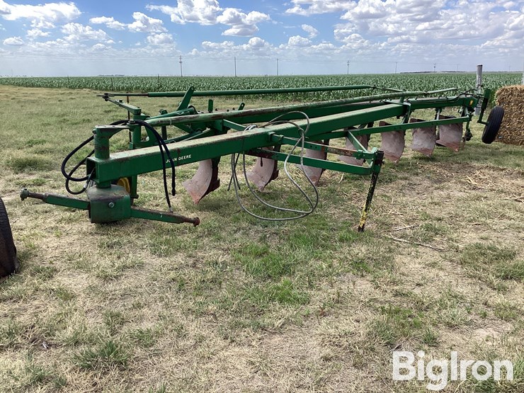 john-deere-7-image-1