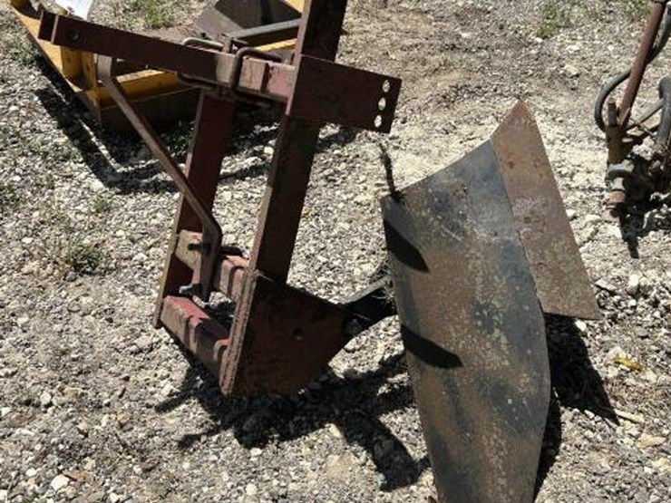 #179-•-3-pt.-single-bottom-plow-image-2