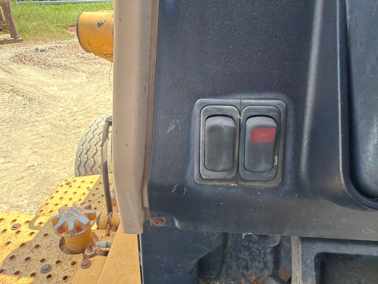 2000-deere-710d-image-36