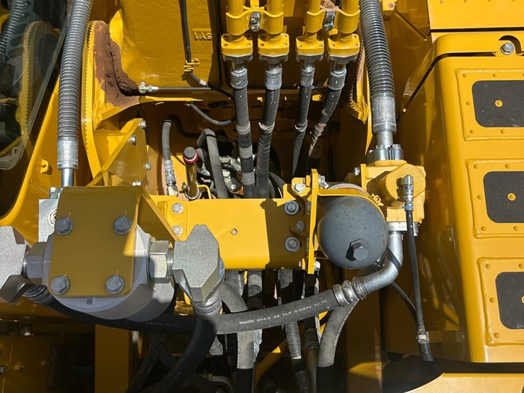 2025-komatsu-pc210-image-18