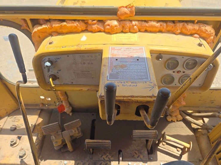 caterpillar-dozer-crawler-tractor-image-9